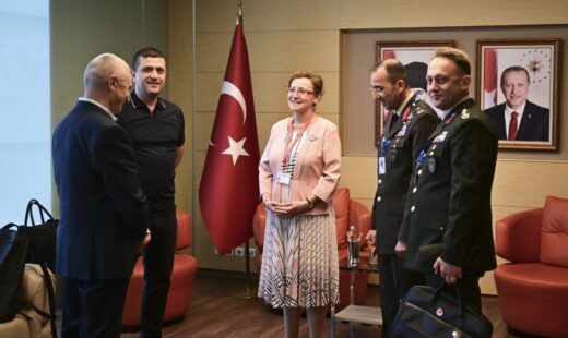 ministrul-interimar-radu-miruta-a-ajuns-in-tricou-in-turcia,-pentru-summitul-nato