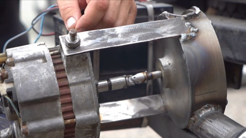 au-renuntat-la-cureaua-alternatorului-si-au-folosit-gazele-de-evacuare.-experimentul-care-i-a-pus-pe-ganduri-pe-pasionatii-auto