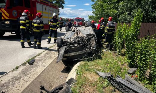 accident-cu-victime-in-comuna-lespezi.-o-masina-a-intrat-intr-un-cap-de-pod