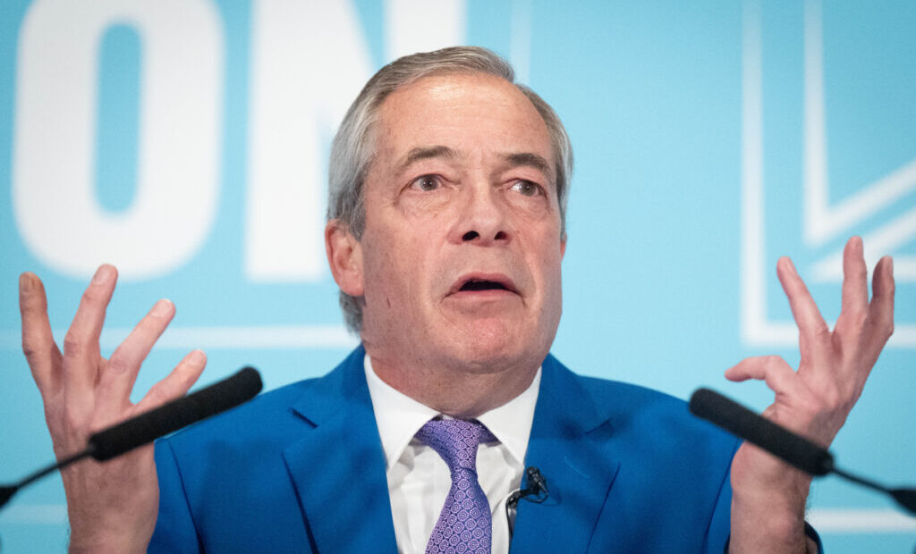 marea-britanie.-nigel-farage-demisioneaza-din-functia-de-deputat,-dar-anunta-ca-va-cere-votantilor-din-clacton-sa-l-realeaga