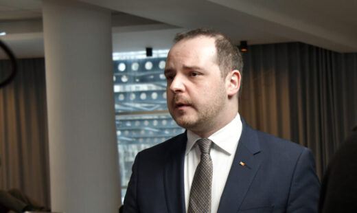 alexandru-rogobete-respinge-acuzatiile-privind-negocierile-cu-pfizer:-nu-a-existat-nicio-clauza-de-confidentialitate
