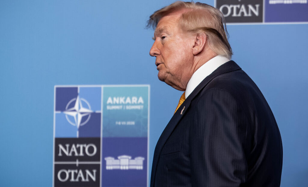 starea-lui-de-spirit-s-a-schimbat.-atitudinea-lui-trump-la-summitul-nato:-critic-la-inceput,-ton-schimbat-in-spatele-usilor-inchise