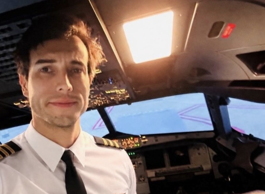 instructor-de-zbor-din-argentina-s-a-aruncat-din-avion-in-timpul-unui-zbor-de-antrenament.-eleva-sa-a-reusit-sa-aterizeze-singura-aeronava