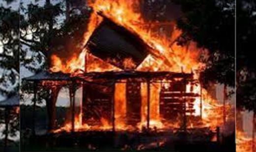 a-dat-foc-casei-in-care-se-afla-mama-vitrega!-barbatul-isi-asteapta-condamnarea