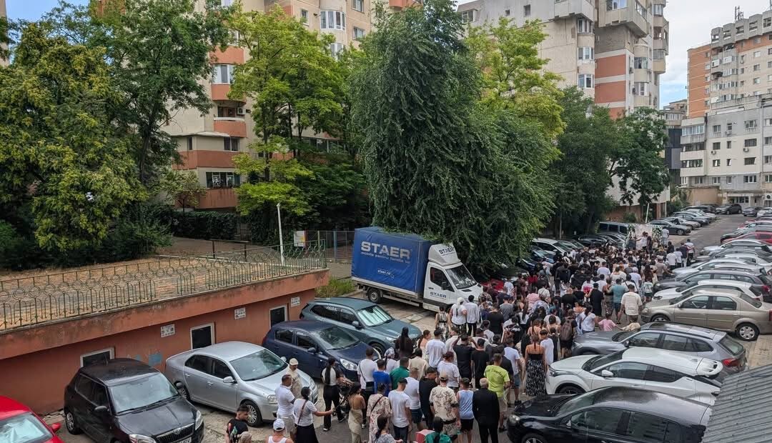 circulatia-ingreunata-din-cauza-unei-inmormantari-cu-zeci-de-participanti-in-pacurari!
