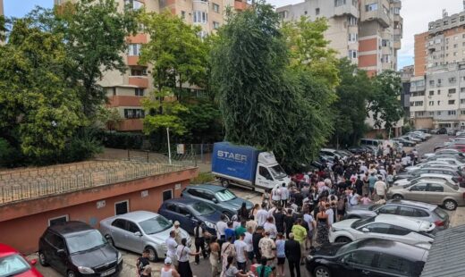 circulatia-ingreunata-din-cauza-unei-inmormantari-cu-zeci-de-participanti-in-pacurari!
