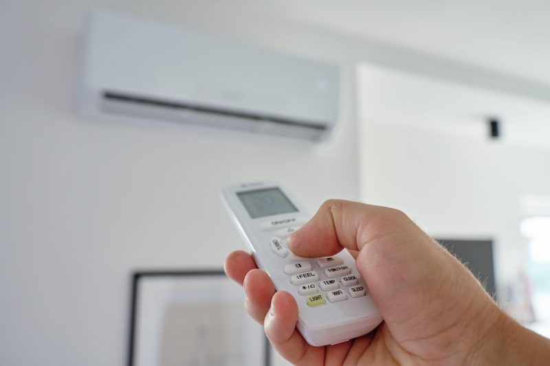 nu-seta-aerul-conditionat-la-aceasta-temperatura.-specialistii-spun-ca-este-cea-mai-costisitoare-alegere