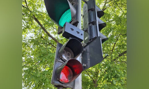 sisteme-acustice-pentru-nevazatori-la-trecerile-de-pietoni.-primaria-iasi-incepe-montarea-a-32-de-dispozitive-pe-axa-pacurari