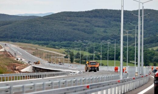 bolojan:-peste-40-km-din-autostrada-transilvania,-intre-cluj-si-zalau,-vor-fi-deschisi-pana-la-1-decembrie