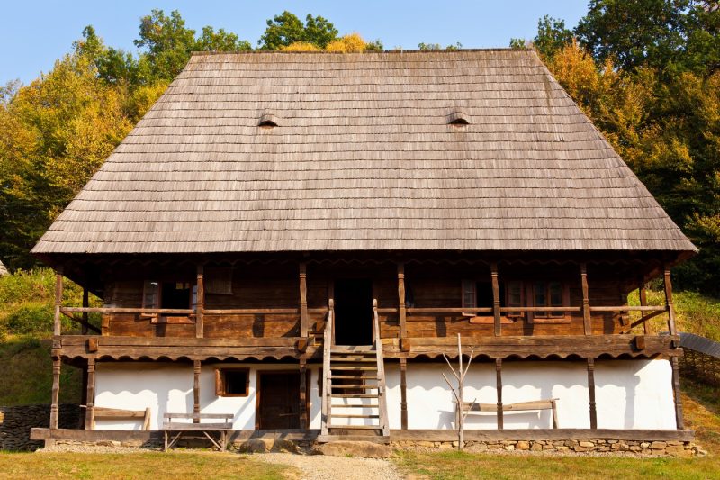 de-ce-aveau-casele-construite-acum-100-de-ani-ferestre-atat-de-mici-in-pod.-explicatia-este-surprinzatoare