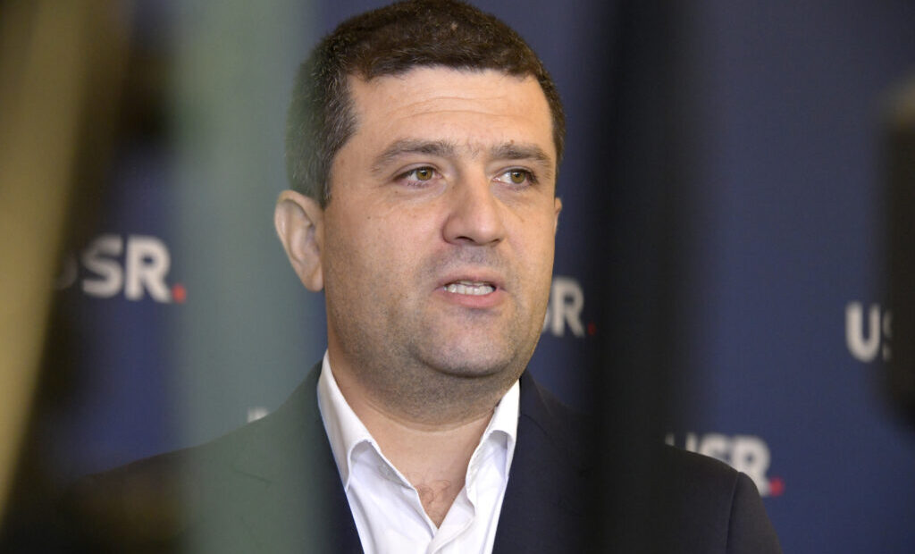 radu-miruta:-psd-a-dus-masina-in-sant.-daca-o-scuturi,-pica-chitul-de-pe-ea