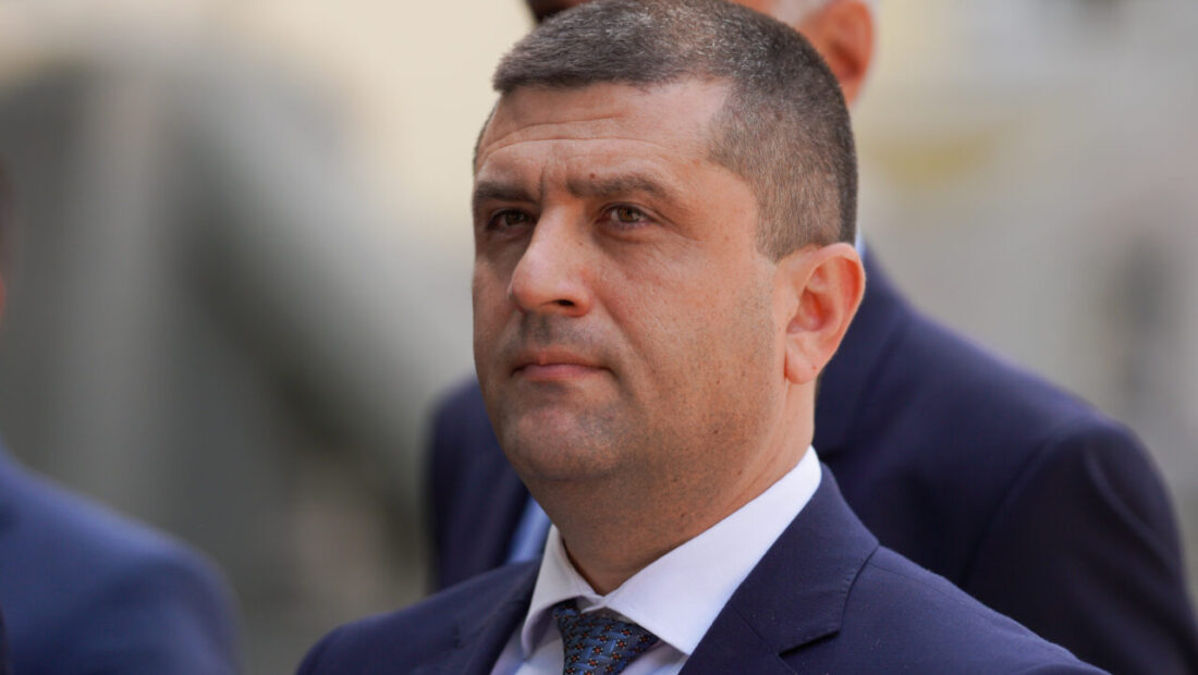 radu-miruta-descrie-plastic-actuala-criza-politica:-psd-cauta-cate-o-variabila-care-sa-blocheze,-vine-si-spune,-bine-usr-sunt-de-acord-cu-ce-prost-puneti-voi,-dar-vreau-eu-primul!