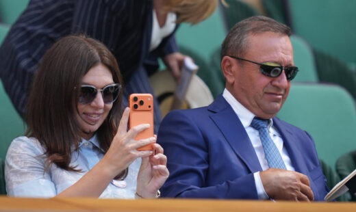 cum-i-a-raspuns-simona-halep-fiului-lui-ion-tiriac-dupa-reactia-acestuia-cand-a-vazut-o-cu-dorin-mateiu-in-loja-regala