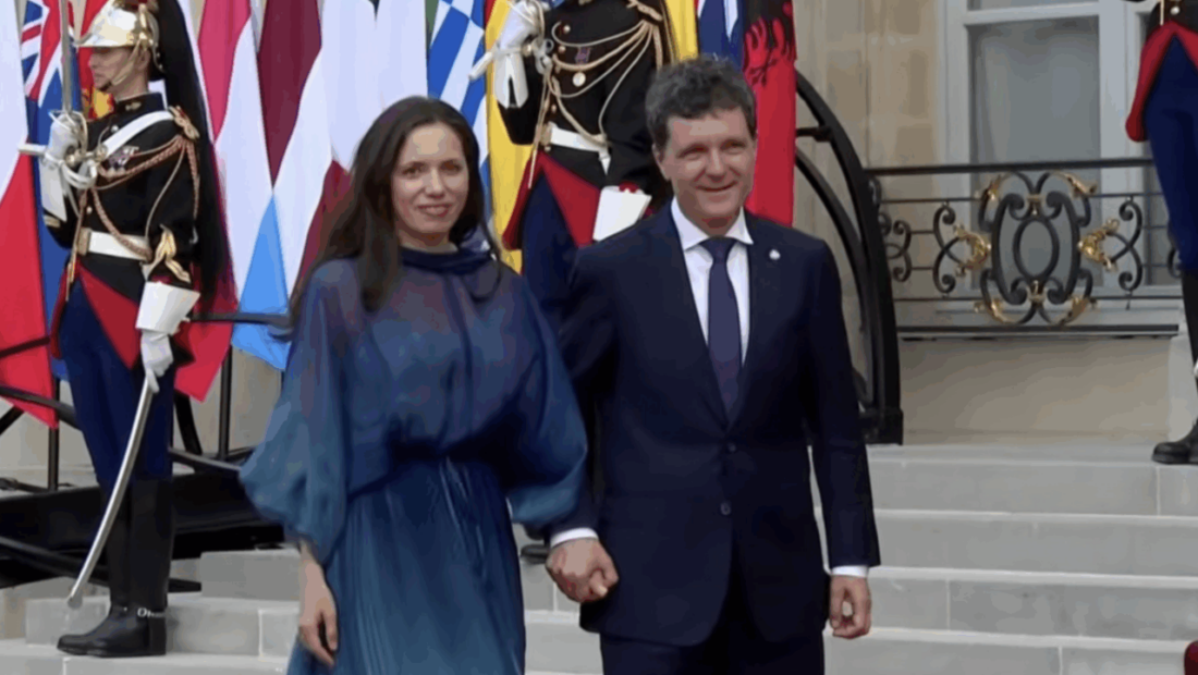 imagini-cu-nicusor-dan-si-mirabela-gradinaru-pe-covorul-rosu,-la-dineul-oferit-de-emmanuel-macron-sefilor-de-stat-si-de-guvern,-la-palatul-elysee