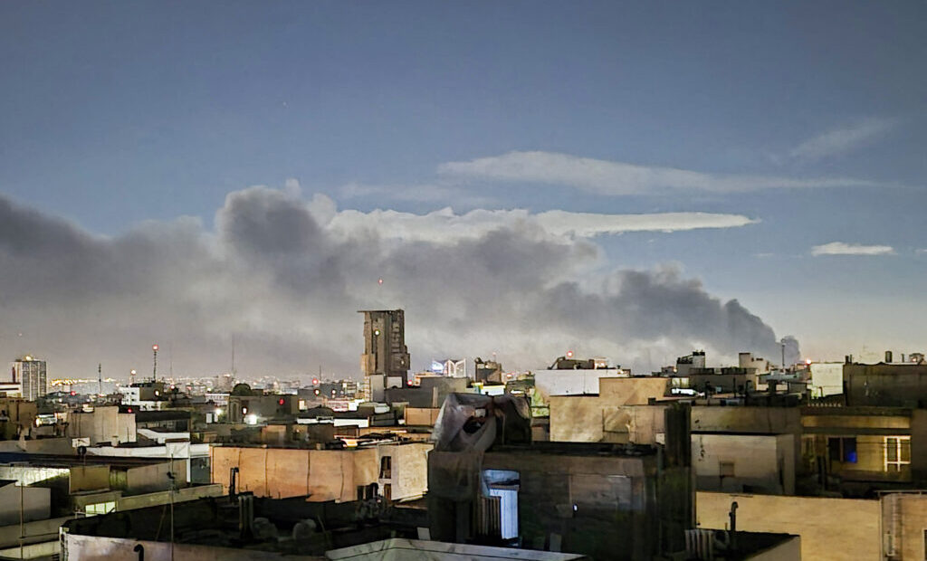 noapte-de-foc-in-orientul-mijlociu-sua-ataca-iranul,-iar-traficul-prin-ormuz-se-prabuseste.-update:-doua-petroliere-au-fost-lovite