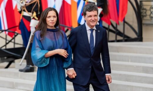 mesajul-lui-nicusor-dan-pentru-emmanuel-macron-dupa-dineul-oficial-de-la-palatul-elysee