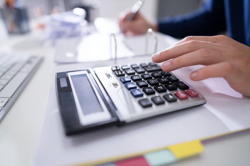 pachetul-fiscal-omnibus,-explicat-simplu.-ce-se-schimba-pentru-firme-si-cei-care-vand-produse-online