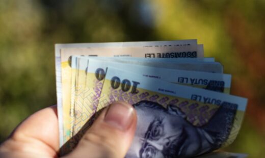 joburi-fara-diploma-de-bac,-dar-cu-salarii-de-pana-la-5000-de-lei.-unde-se-pot-angaja-tinerii-care-au-picat-examenul